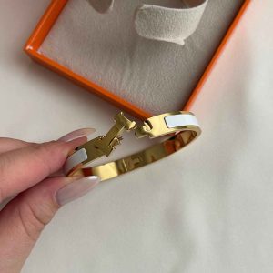دستبند هرمس مسترکپی باریک پایه طلایی