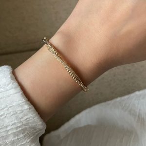 بنگل مارپیچ نگینی