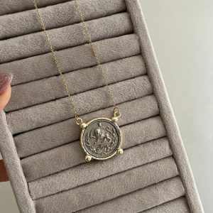 گردنبند شیر و خورشید